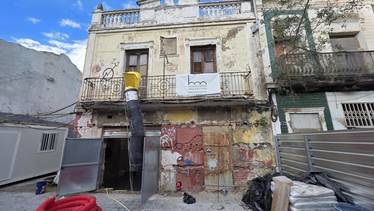 Fachada del Horno Aguilar, en pleno proceso de recuperación