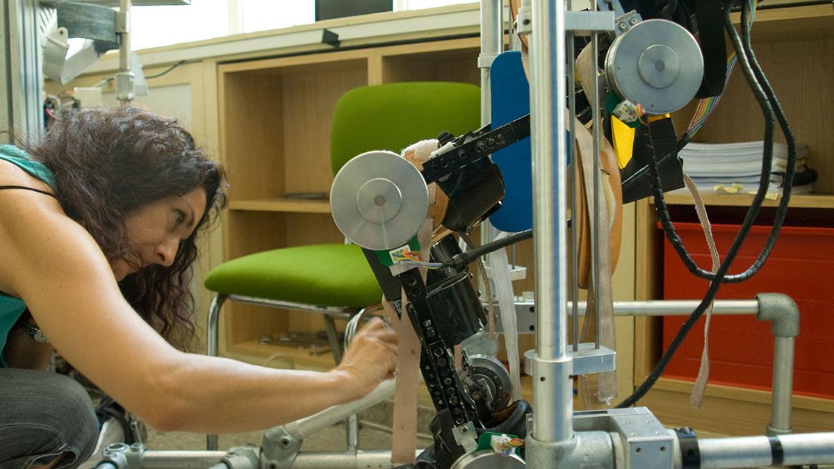 Elena en el Centro de Automática y Robótica del CSIC