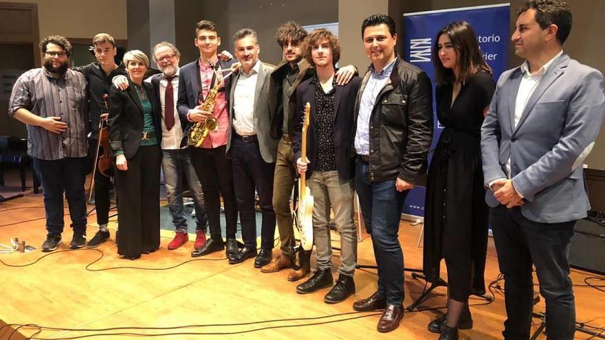 Luengo y López estuvieron acompañados por alumnos y profesores en la presentación.