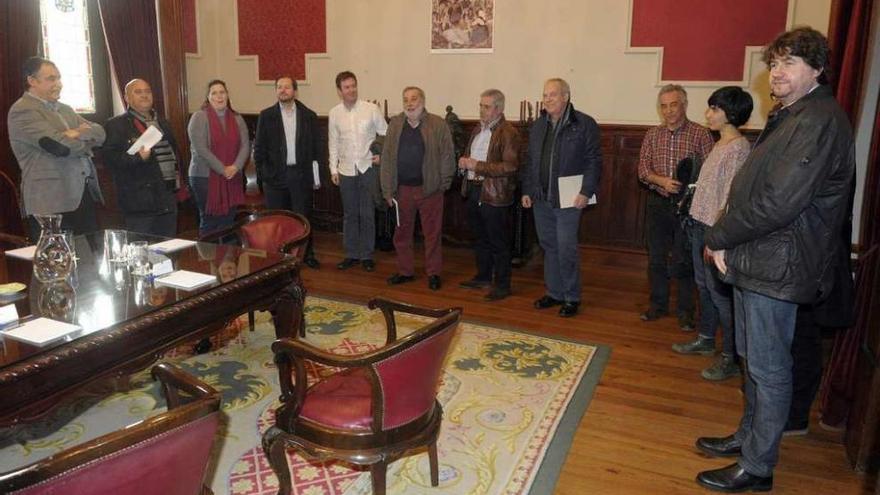 Los alcaldes de la comarca, en una reunión en A Coruña.