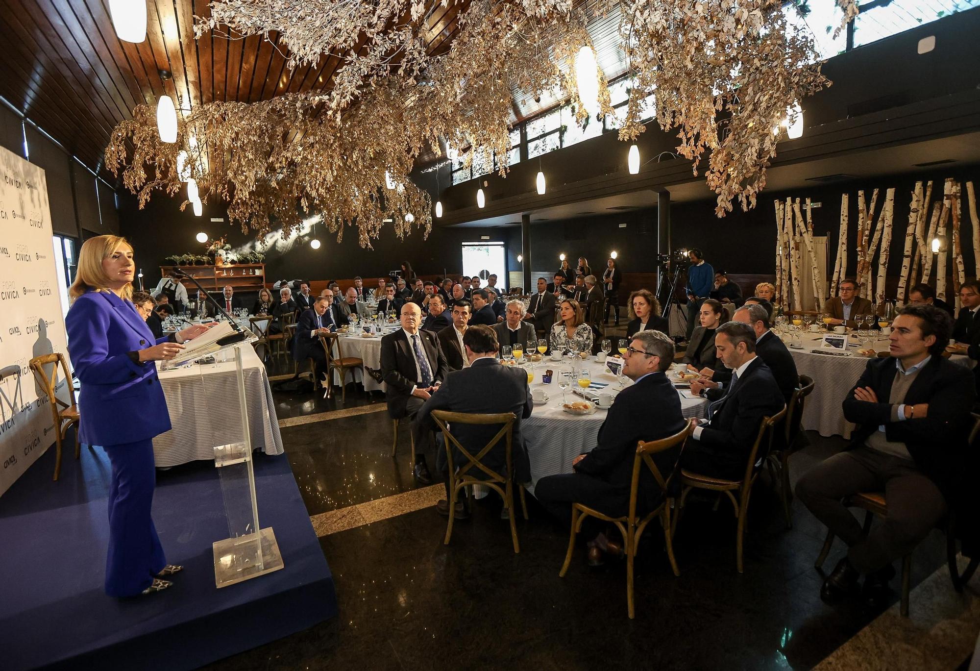 Foro Cívica y Club Información en el Restaurante Maestral