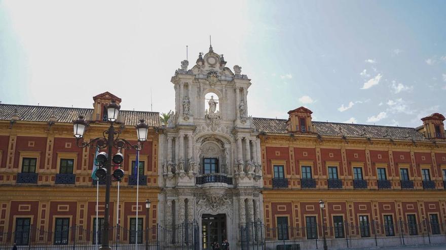 La Junta de Andalucía aprueba un macrocontrato de seguridad: 1.000 millones de euros para vigilar San Telmo, las consejerías o la Alhambra