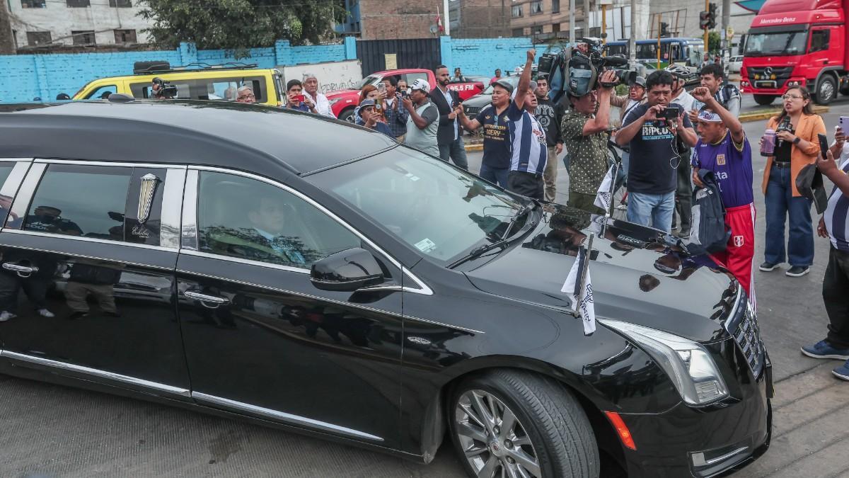 Hugo Sotil, felicitó al FC Barcelona por su 125 aniversario