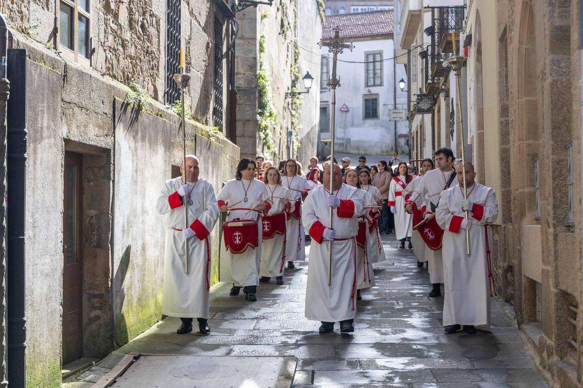 El Cristo de la Paciencia regresa a Conxo y pone el broche final a la Semana Santa compostelana