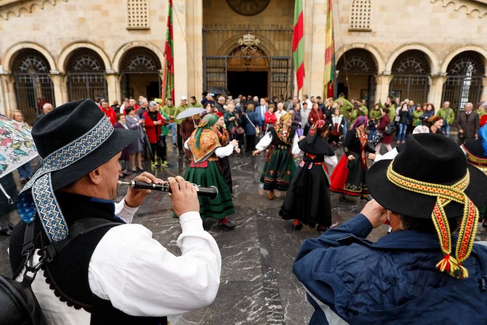 Celebración del Día de León en Gijón