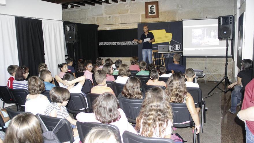 Una de las actividades del FIC Bueu con escolares. // Gonzalo Núñez