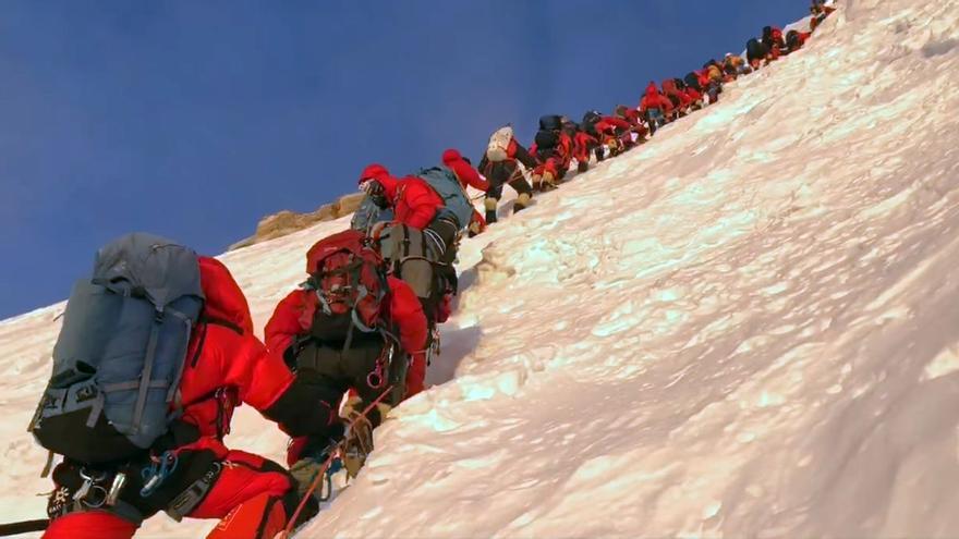 VÍDEO | Col·lapse al K2: cues per arribar al cim i més ascensos en un dia que en 42 anys