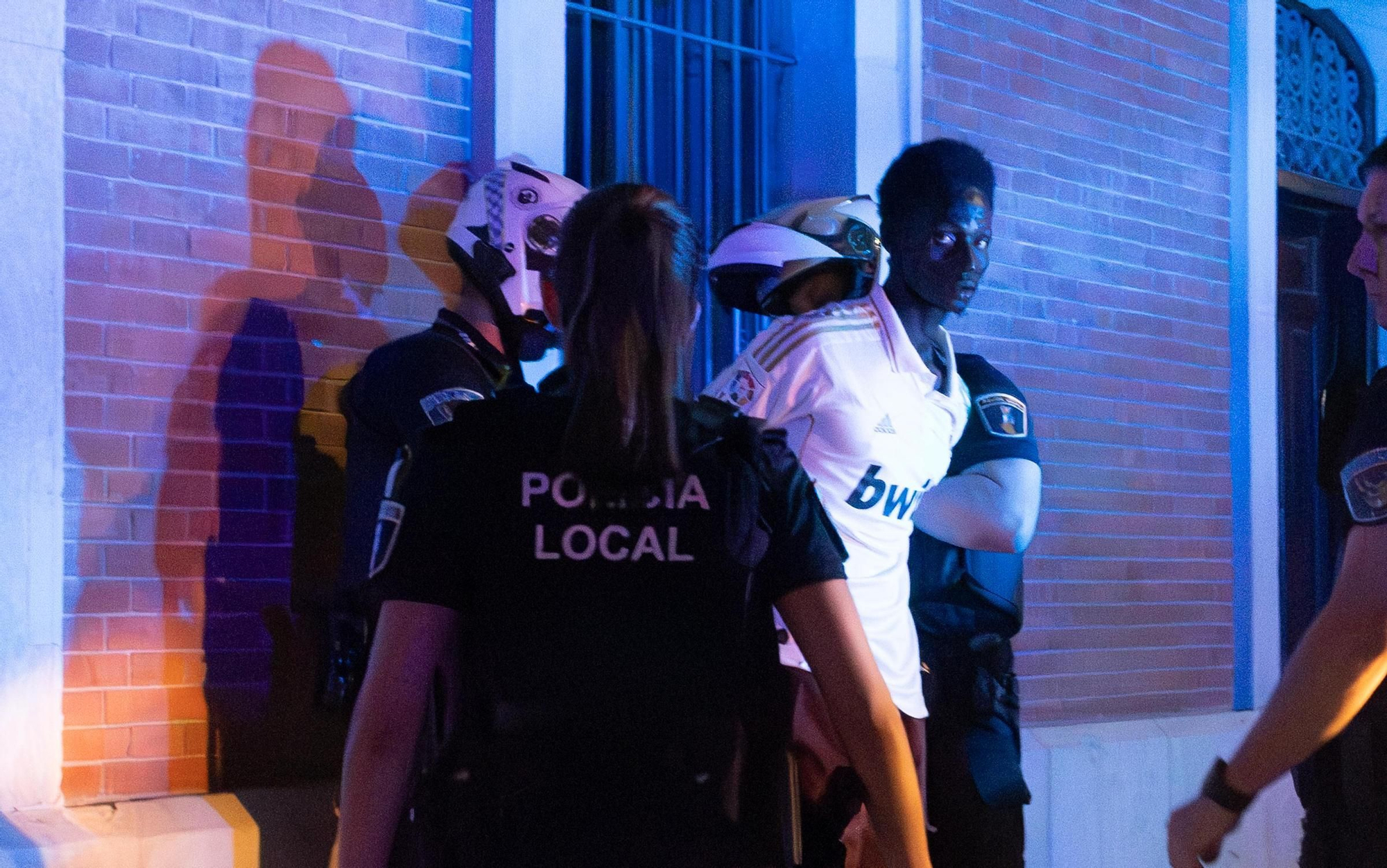 Operativo conjunto policial contra el ‘top manta’ en el puerto de Alicante