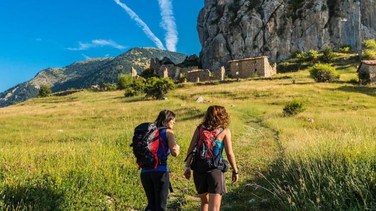 Persones fent la ruta, a la zona de Peguera | ADBERGUEDÀ