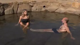 Jácome imita el baño de Fraga en Palomares para reabrir las Termas de O Muíño a pesar de la prohibición de la Xunta: «Háganme caso»