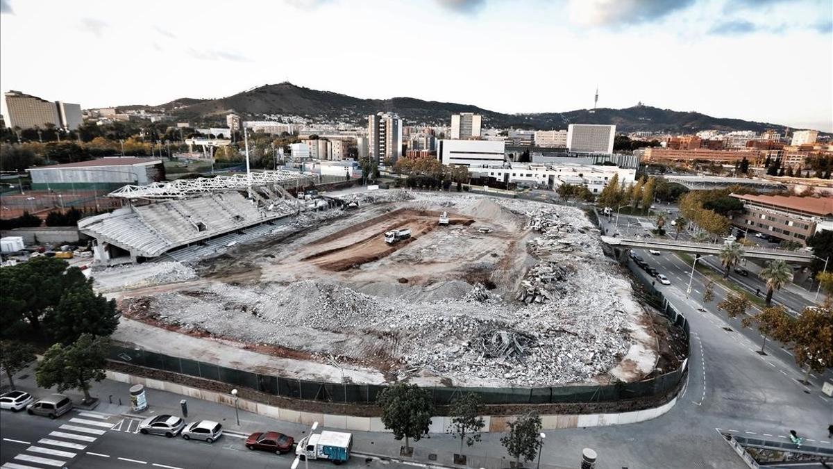 Una imagen de este lunes de las obras de derribo del Mini estadi