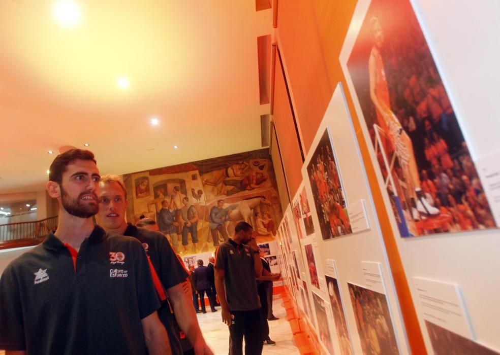 Todas la imágenes de la inauguración de la exposición '30 años de Valencia Basket'