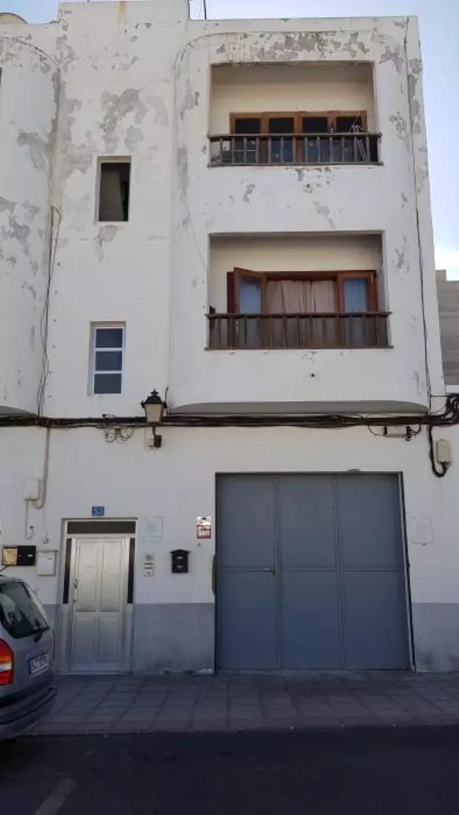 Crítico un niño de dos años al caer desde una tercera planta