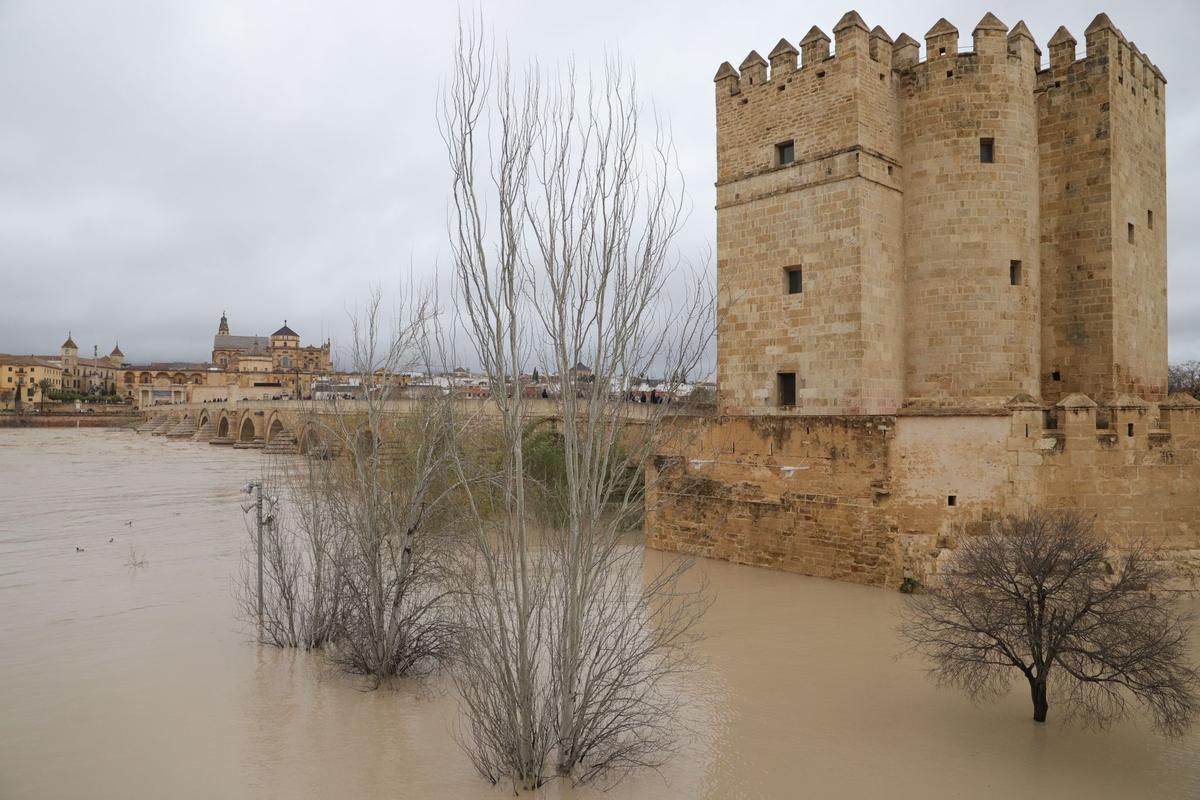 El río Guadalquivir supera los 5,5 metros a su paso por Córdoba