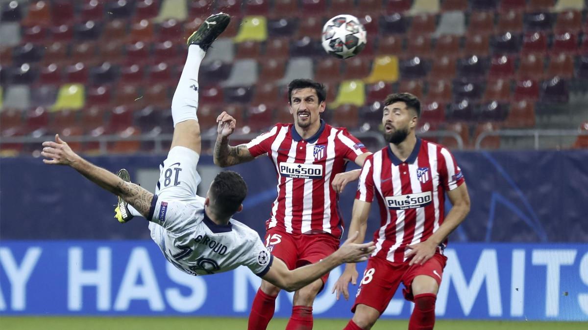 La chilena de Giroud valió el gol de la victoria