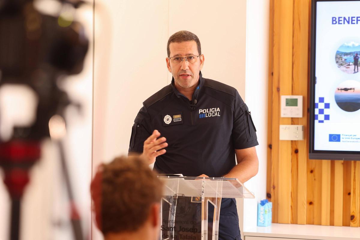 El jefe de la Policía Local de Sant Josep, José Antonio Granados, durante la presentación