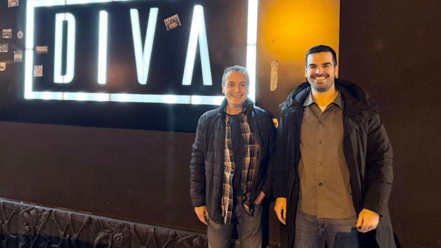 Los propietarios de la sala Diva, Lino López y Nacho Maestú, ayer ante la puerta.