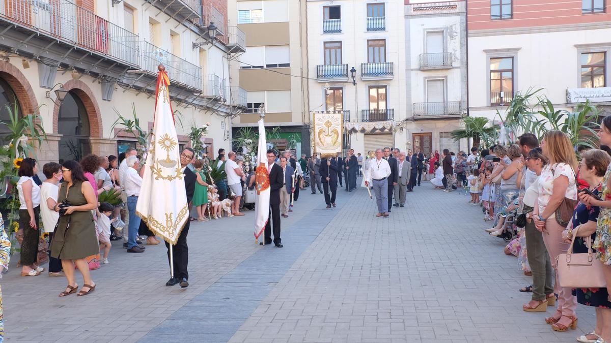 La procesión del Santísimo es el momento culminante de la celebración.