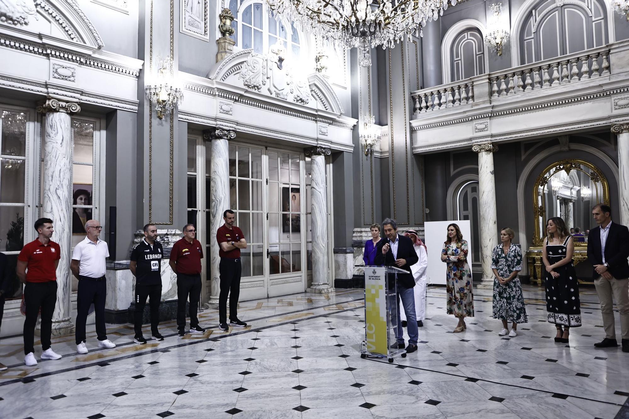 Bienvenida a las seis selecciones participantes en el Preolímpico de València en el Salón de Cristal