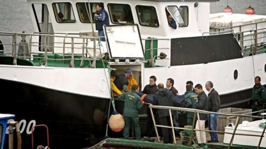 Mueren dos marineros en un naufragio en A Coruña