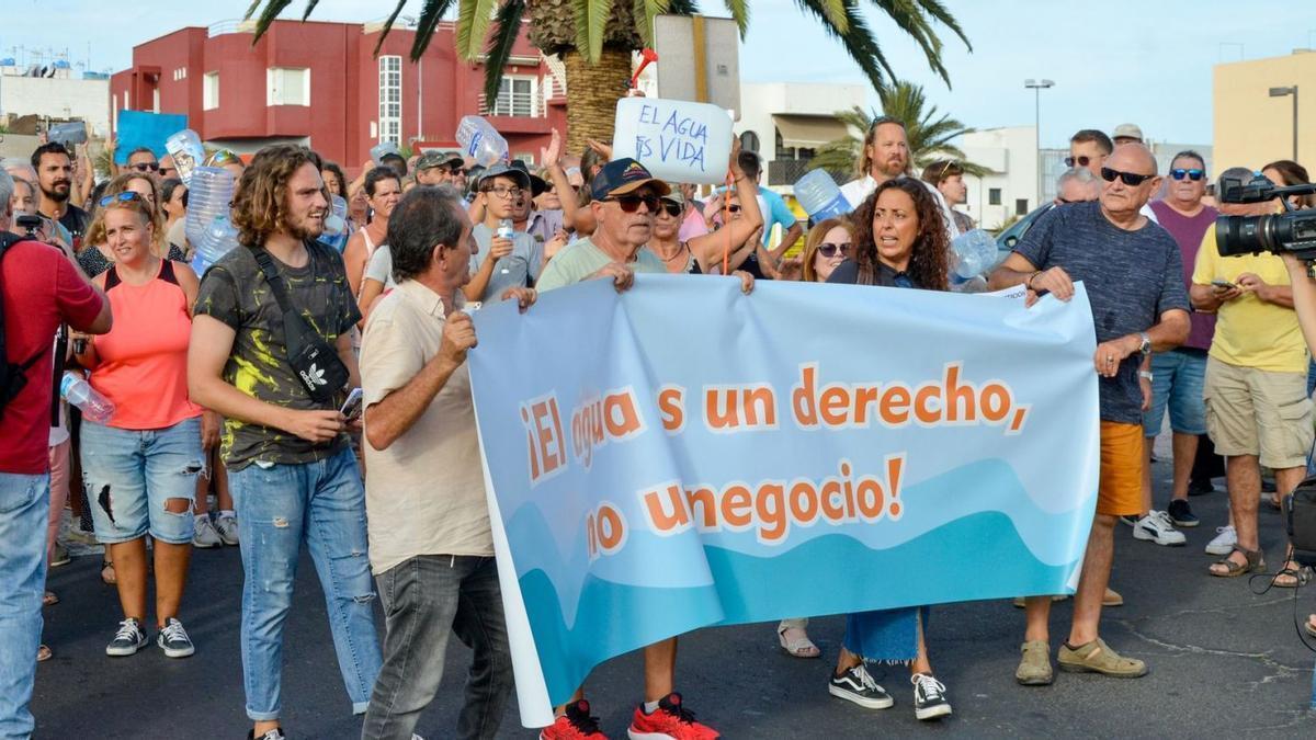 Un instante de la manifestación del pasado 16 de octubre en Fuerteventura por la falta de agua en las islas orientales.