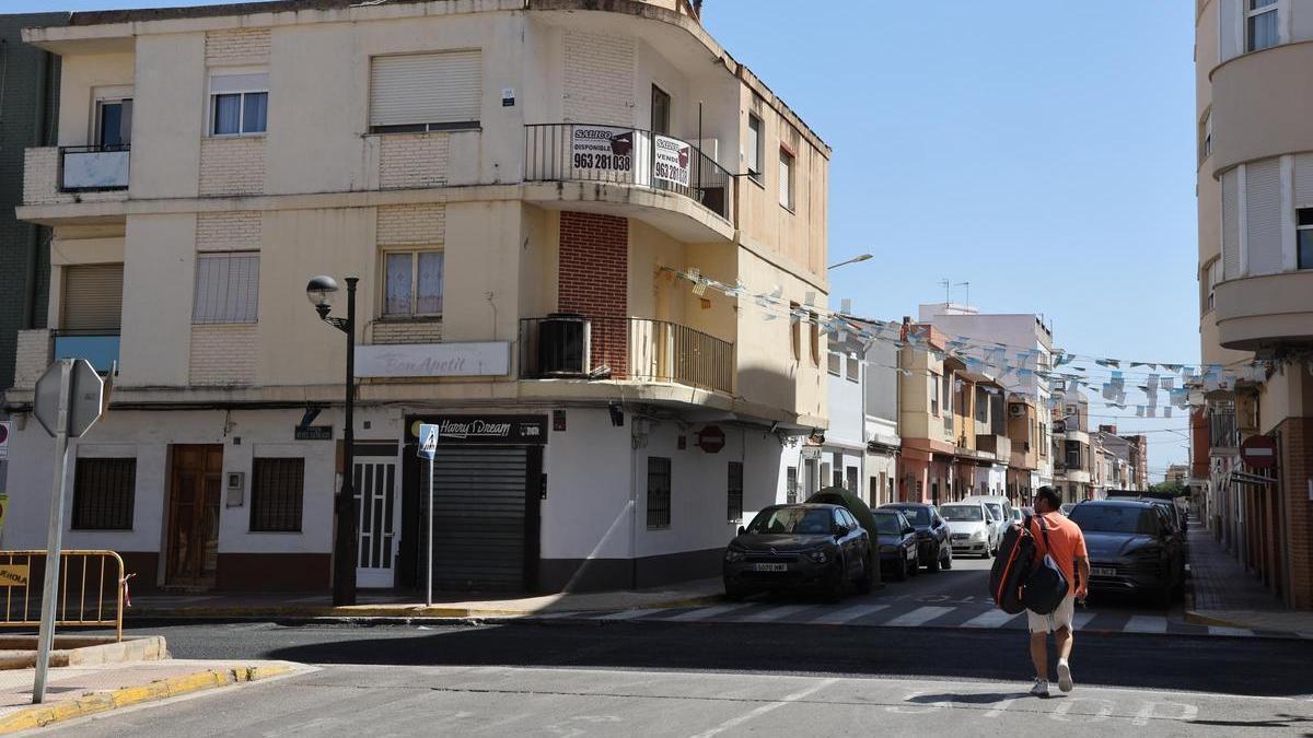Una vivienda en venta en Alginet, en una imagen de ayer.