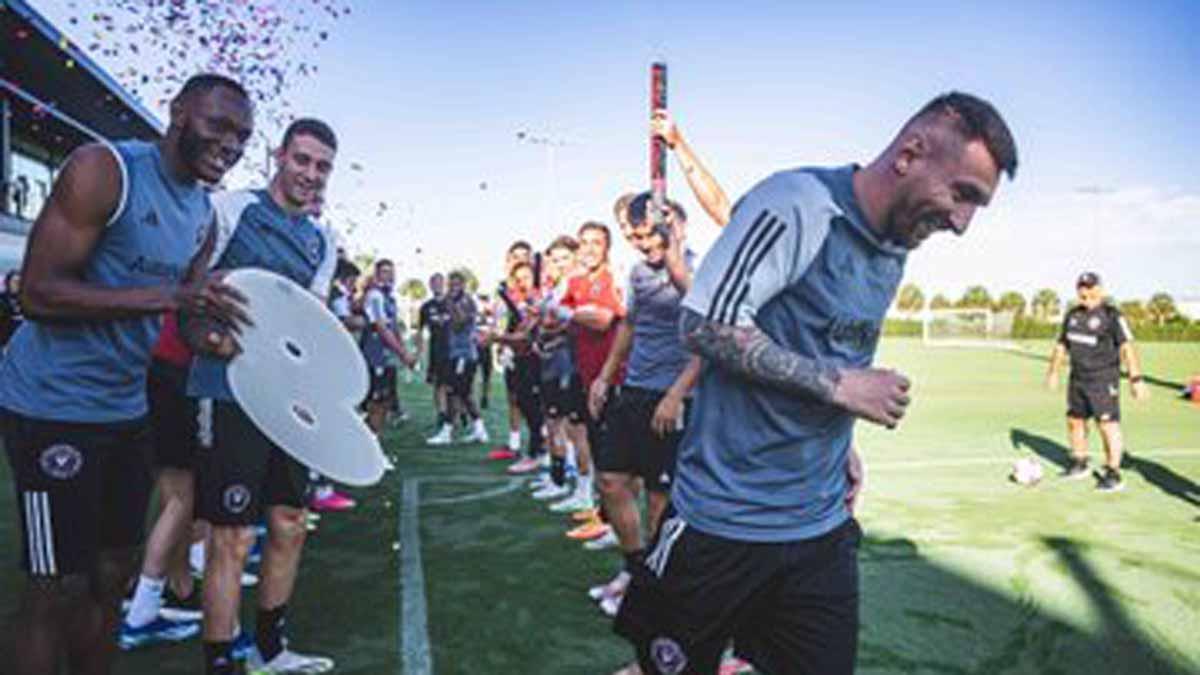 Leo Messi, felicitado por los compañeros de Inter Miami por su octavo Balón de Oro