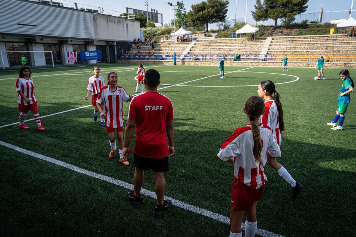 Las niñas gitanas lideran el cambio del fútbol femenino en La Mina
