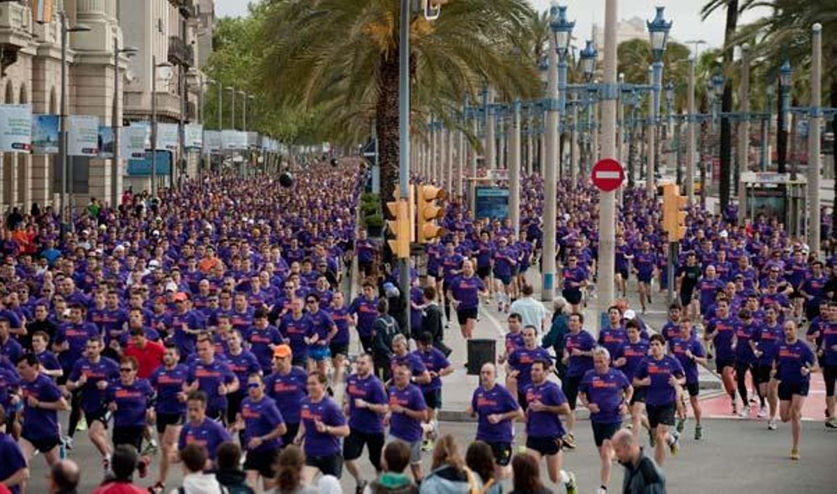 Barcelona es tenyeix de lila per la Cursa de Bombers.