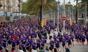 Barcelona es tenyeix de lila per la Cursa de Bombers.