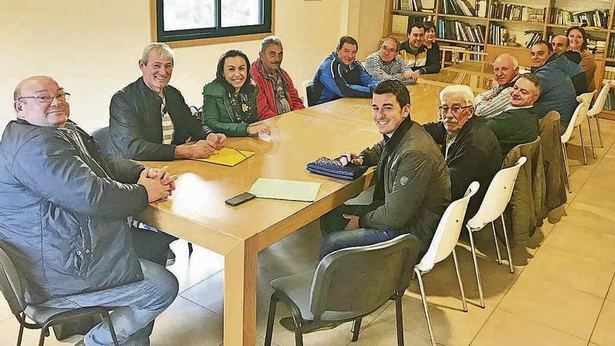 La alcaldesa de Marín se reunió con la directiva de la Comunidad de Montes de Ardán.  // S.A.