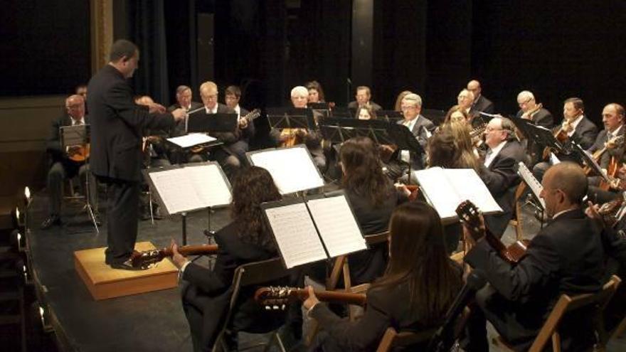 La Rondalla honra a Santa Cecilia con un concierto de obras clásicas y populares