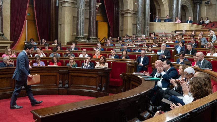 El Parlament aprueba condicionar la investidura de Sánchez al impulso de un referéndum