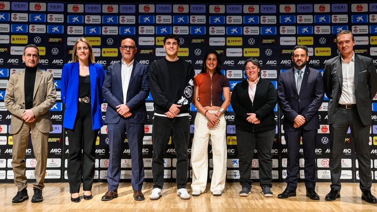 Cubarsí, Kika y el resto de autoridades presentes en el Cosmo Caixa