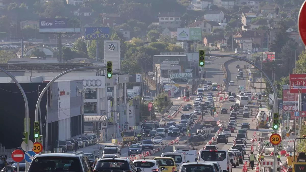 Vigo «pincha» en la renovación del parque móvil: más de la mitad de los coches de la ciudad superan los 15 años de antigüedad