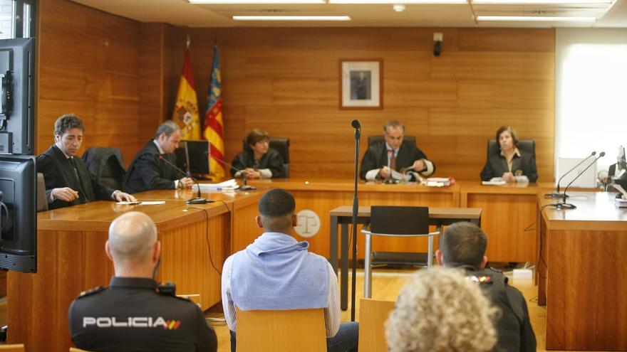 Solo cumplirá dos años y medio de cárcel por un apuñalamiento en Castelló