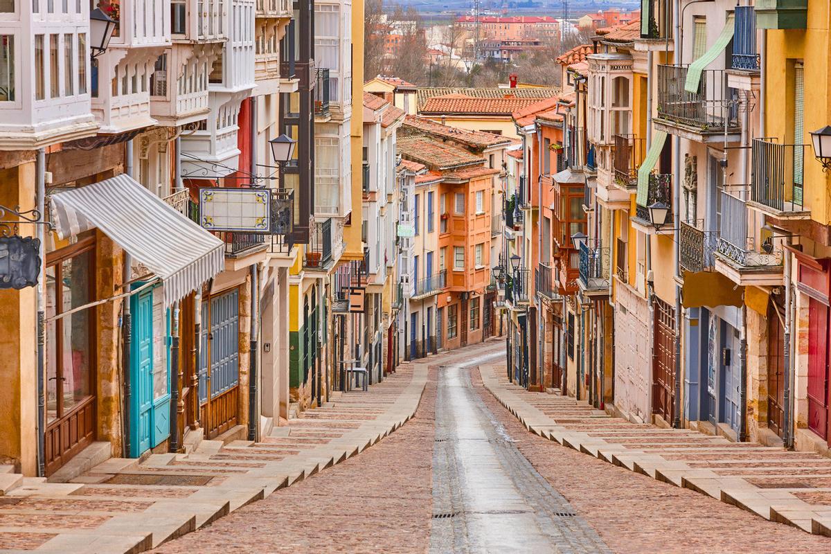 No la conoces, pero esta es una de las calles más bonitas de España