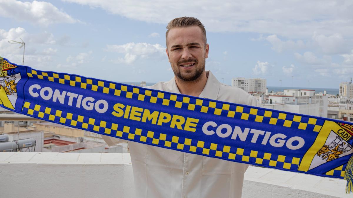 Ontiveros, presentado en el Cádiz