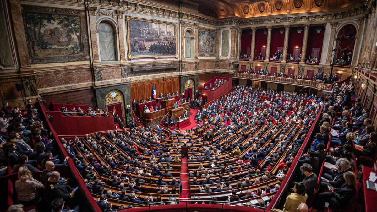 Attal: Francia "se dispone a cambiar la historia" poniendo el aborto en su Constitución
