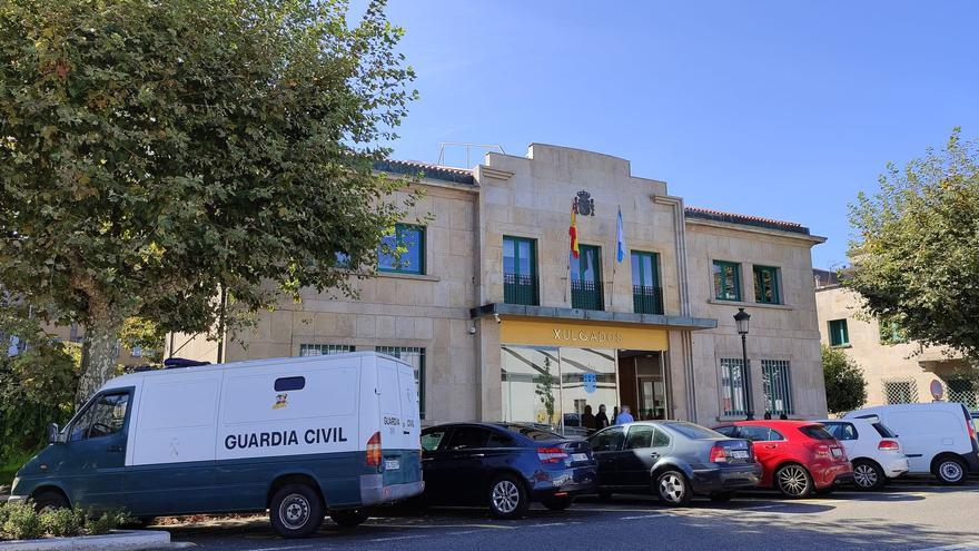 El juzgado decreta prisión para uno de los detenidos en la operación antidroga en Bueu y el otro queda en libertad