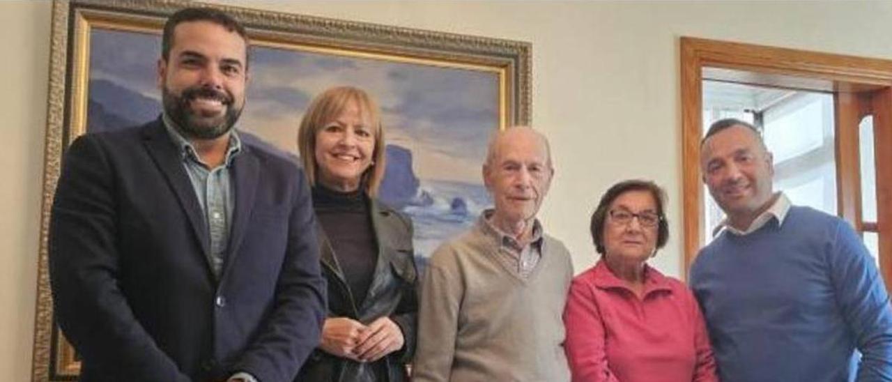 De izquierda a derecha José Déniz, Isabel Peñate, Herminio de la Nuez, su mujer Carmencita y Alexis Ramos