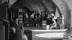 Voltes dels Encants al carrer del Consolat de Mar, en una imatge de 1908. | MIQUEL MATORRODONA MAZA / AFB
