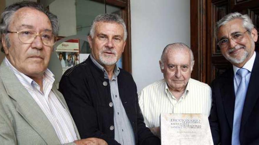 Julián Sesmero (izq.) junto a los también académicos de San Telmo Pepe Bornoy, Manuel del Campo y Francisco Cabrera.