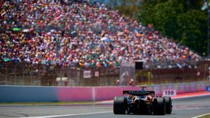 McLaren i Piastri, un vendaval a Barcelona; Alonso compleix davant dels seus fans