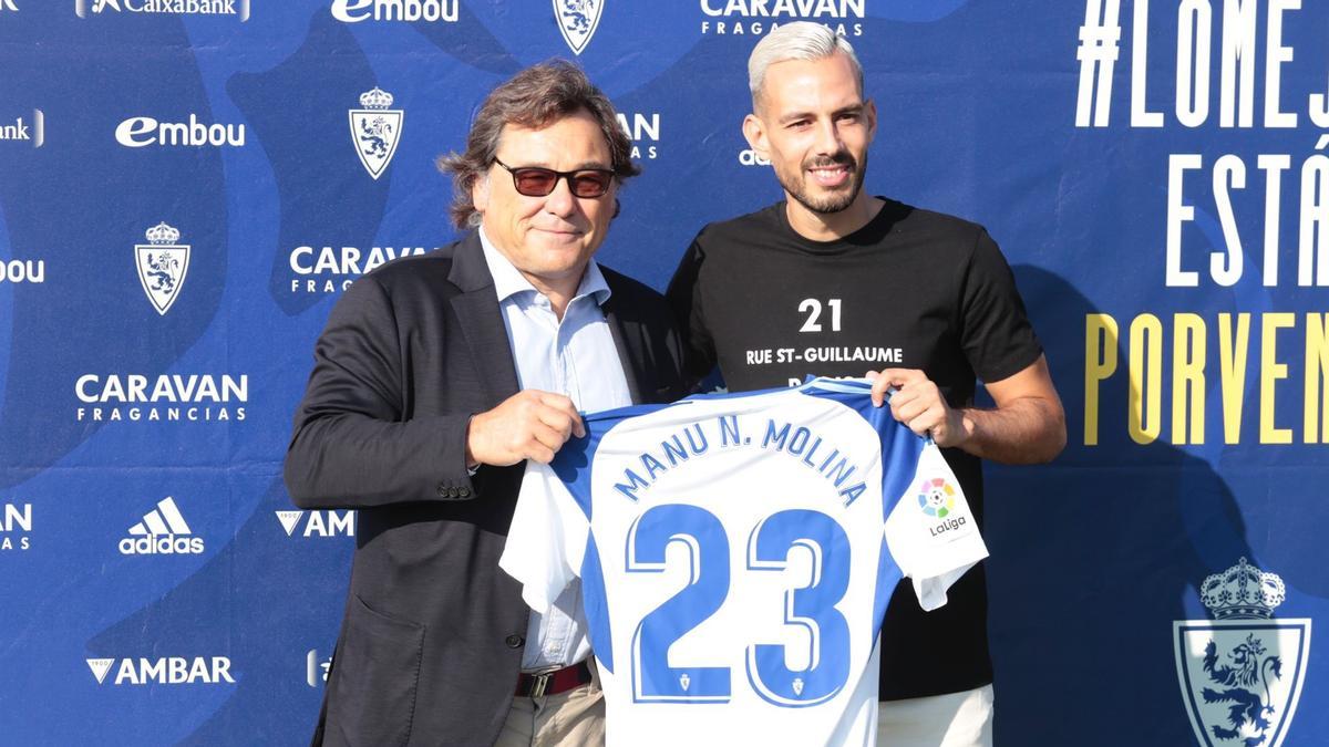 Raúl Sanllehí y Manu Molina, en la presentación del centrocampista.