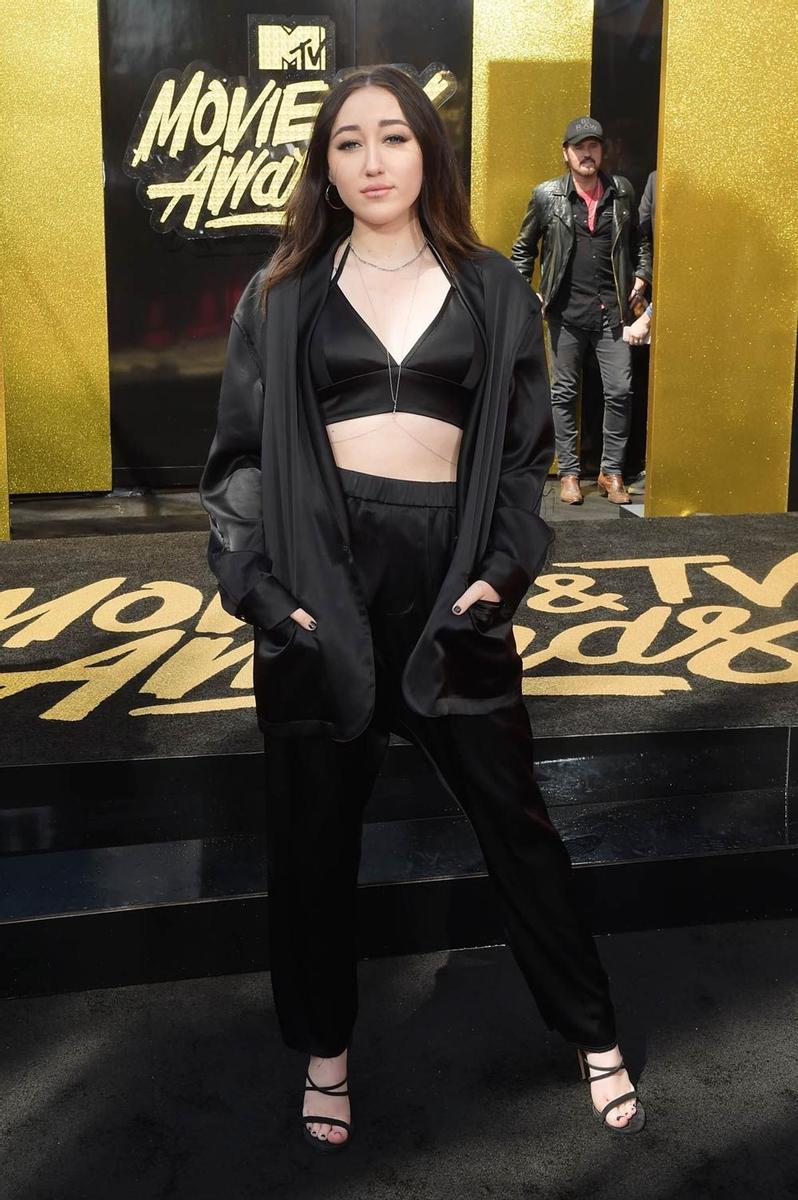 Noah Cyrus en los MTV Movie & TV Awards 2017