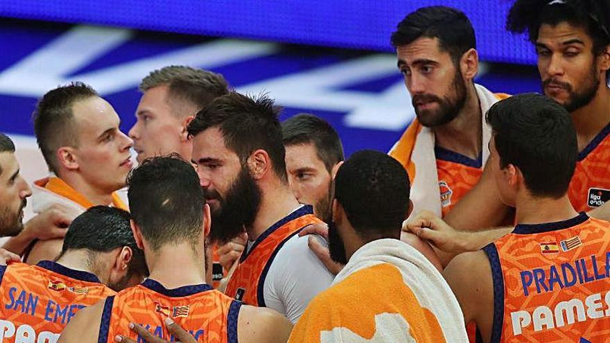 Los jugadores del Valencia Basket, tras ganar al Morabanc Andorra