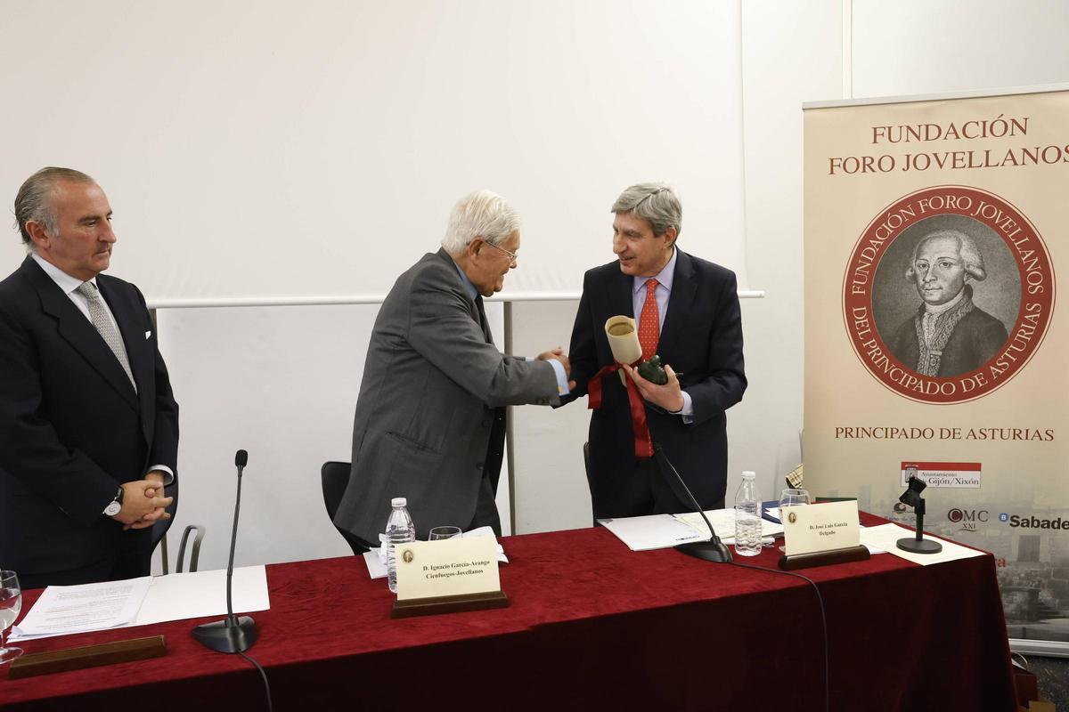 José Luis García Delgado, patrono de honor del Foro Jovellanos (en imágenes)