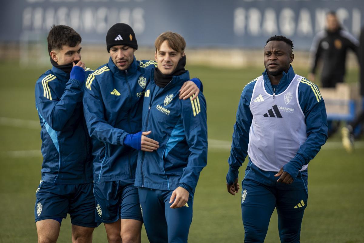 Aguirregabiria, Tachi, Dani Gómez y Agada, durante un entrenamiento con el Real Zaragoza.