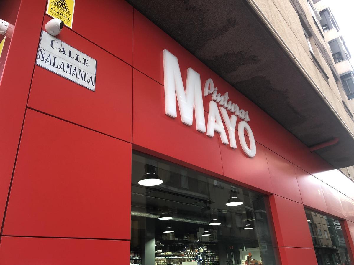 Fotogalería | La calle Salamanca, de Pinturas Mayo al Tambo